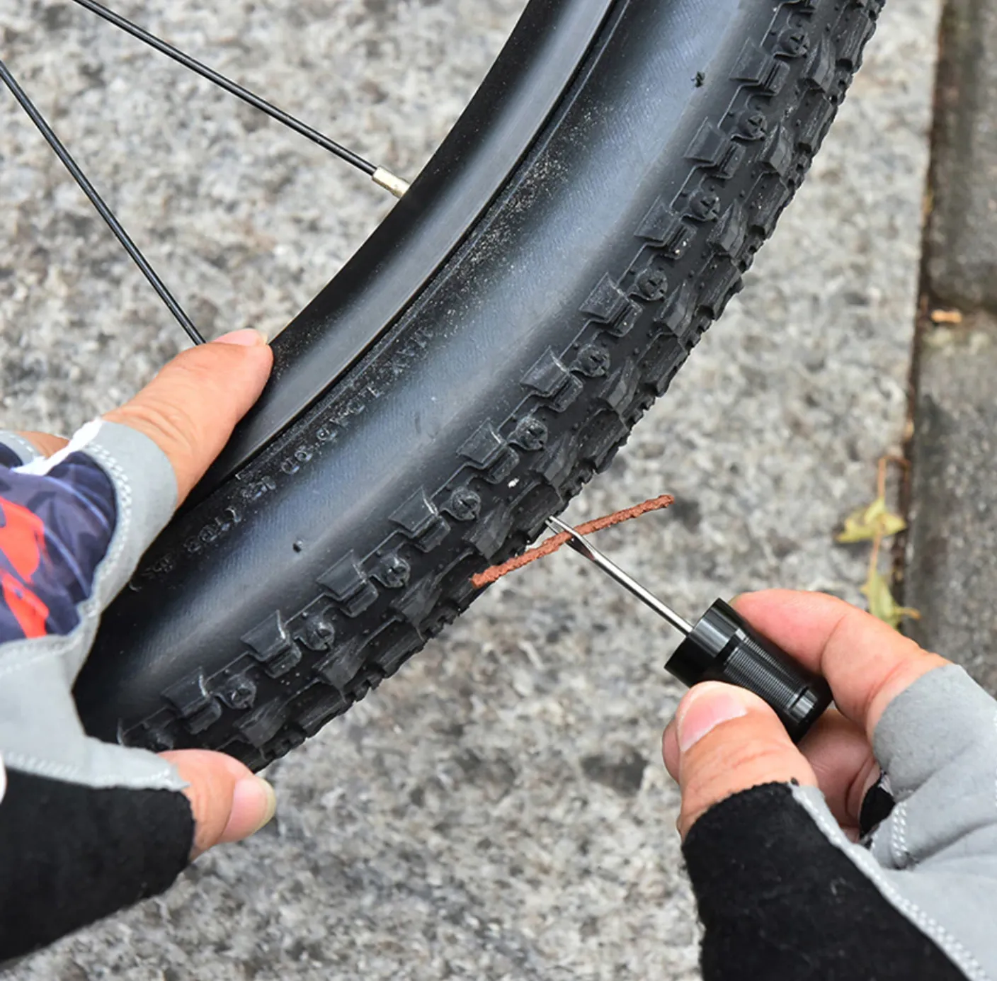 Tubeless Tire Repair Tool